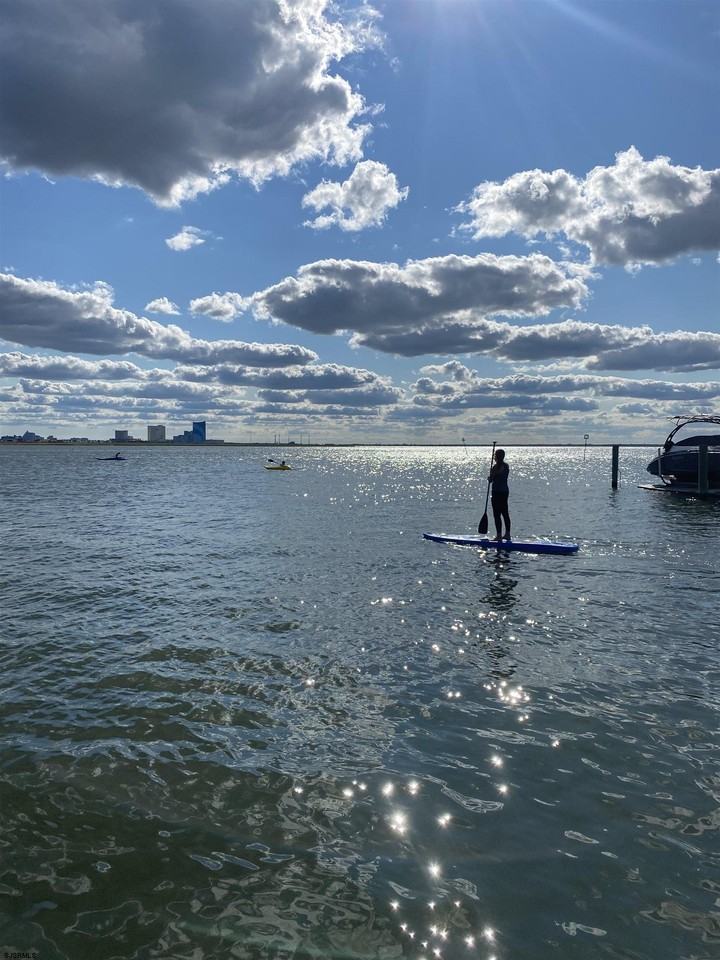 726 W Shore Dr - Photo 4 of 39