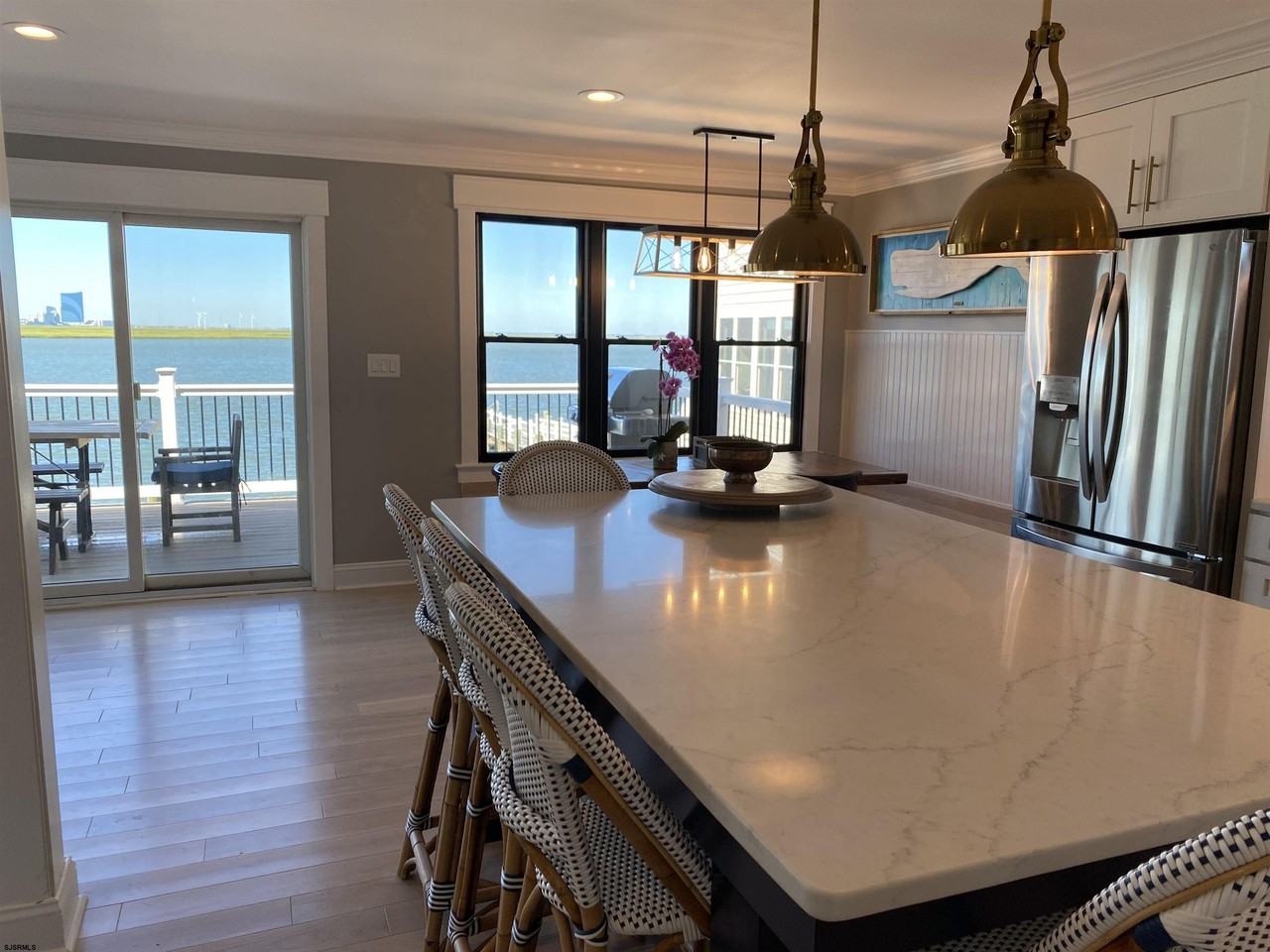 726 W Shore Dr - Photo 6 of 39