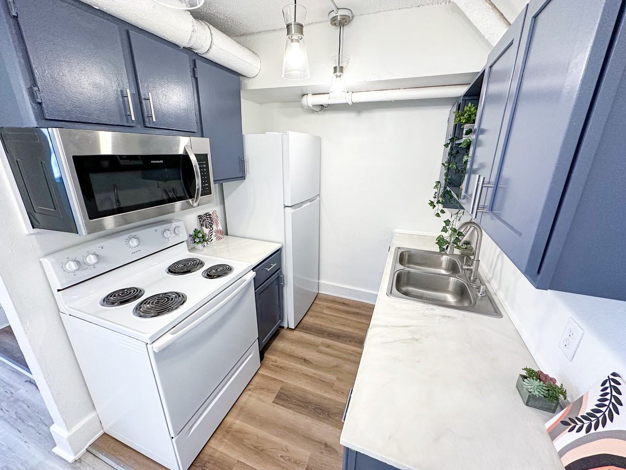 2600 Kingman Blvd #14 - Photo 3 of 13