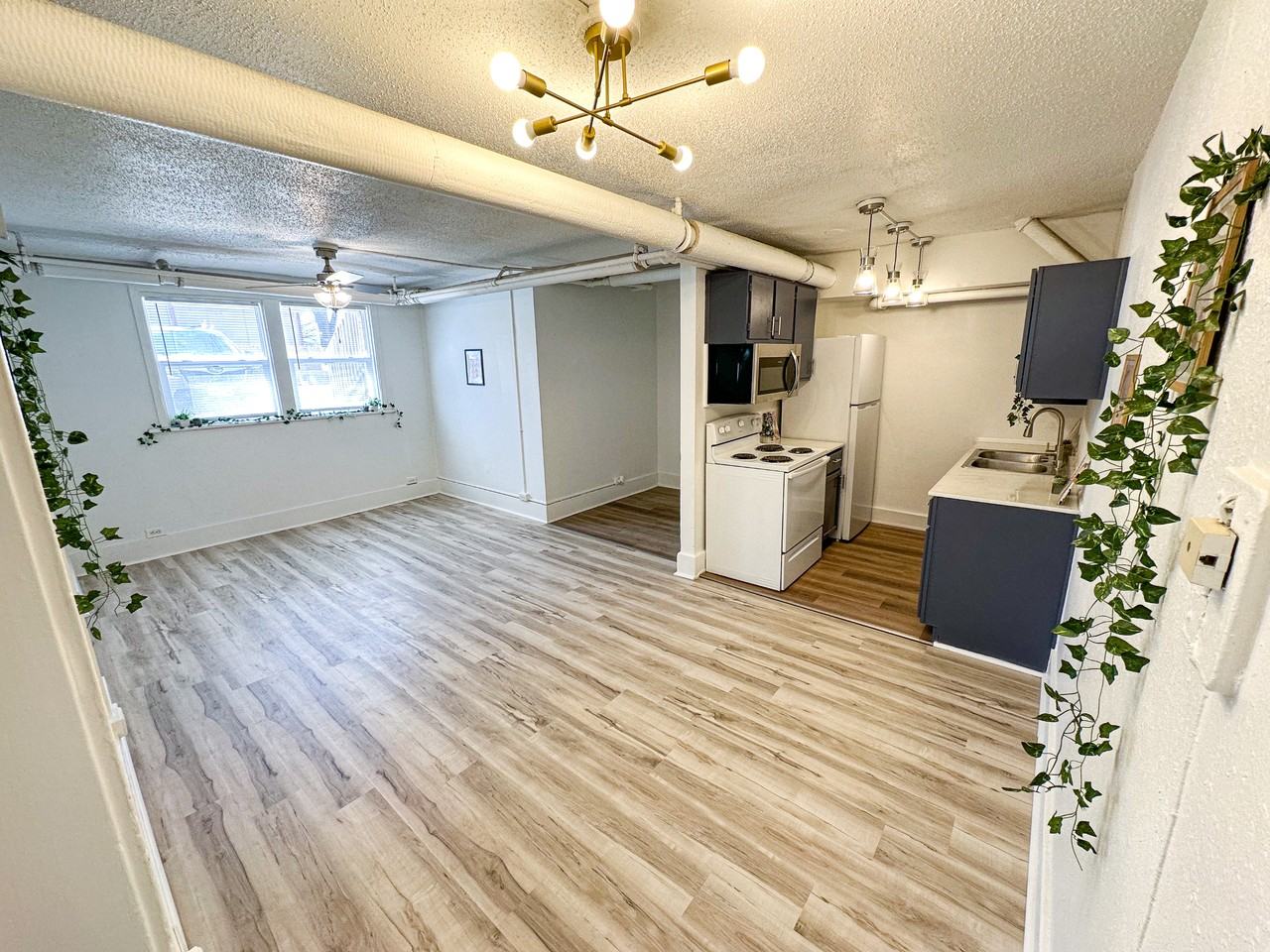 2600 Kingman Blvd #14 - Photo 5 of 13