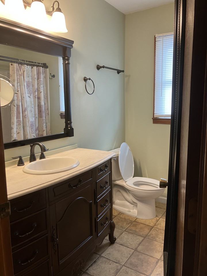 816 Locust St - Photo 2 of 5