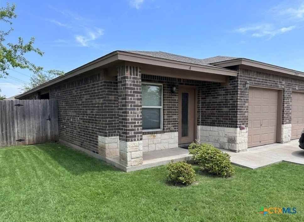 1505 Shoshoni Trl Unit B - Photo 2 of 9