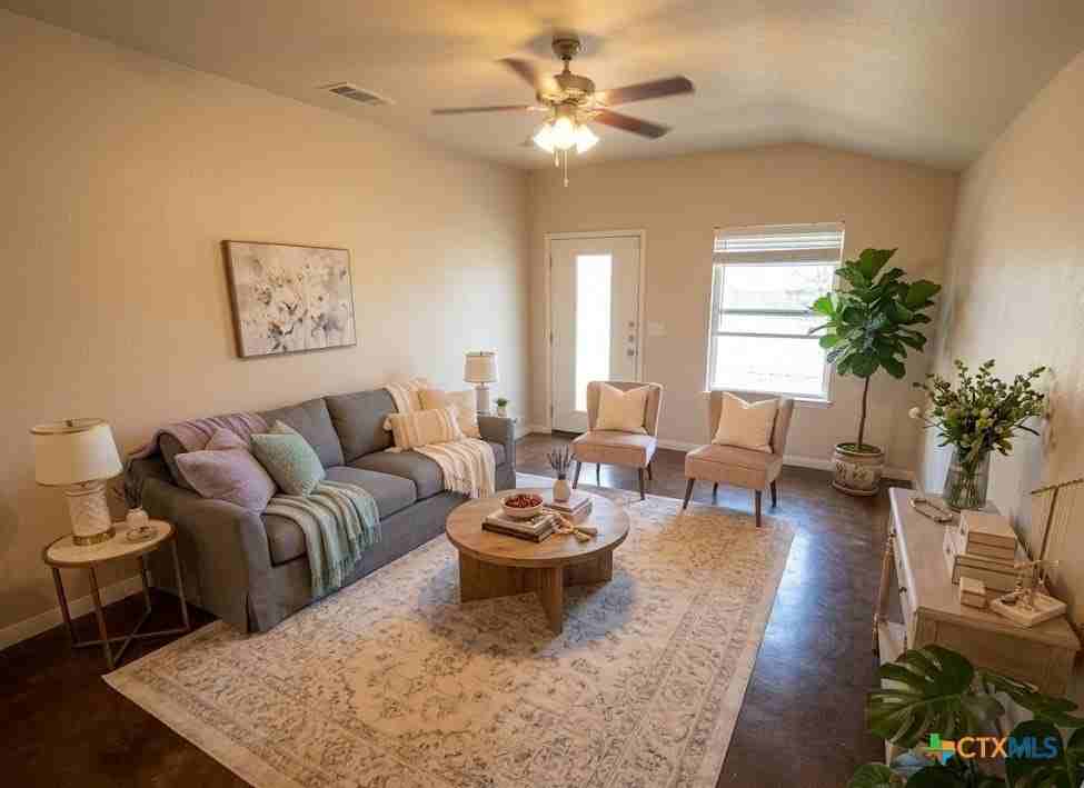 1505 Shoshoni Trl Unit B - Photo 4 of 9