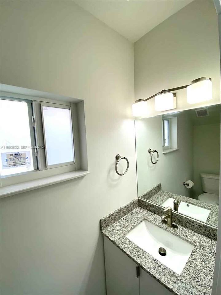 5860 Hollywood Blvd - Photo 2 of 22