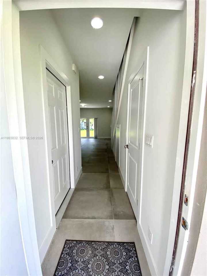 5860 Hollywood Blvd - Photo 4 of 22