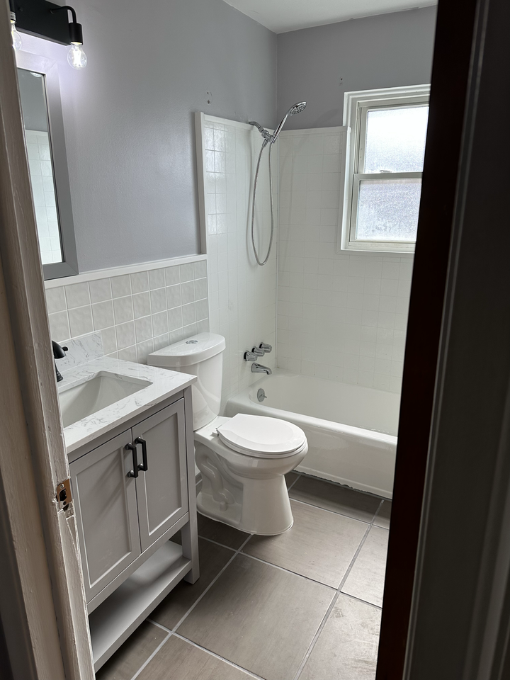 20241 Kentucky St - Photo 2 of 11