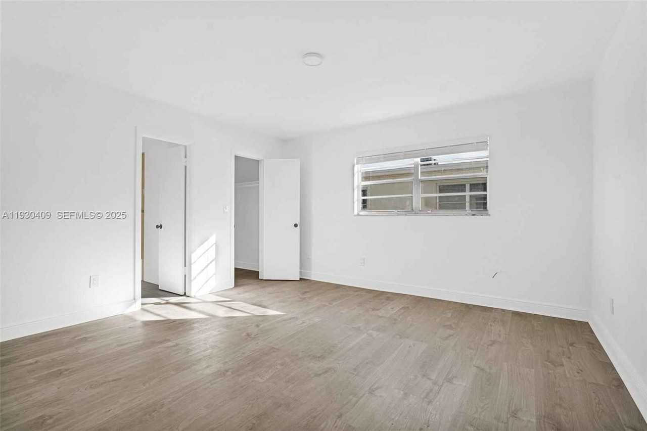 8295 Ne Miami Ct - Photo 2 of 39