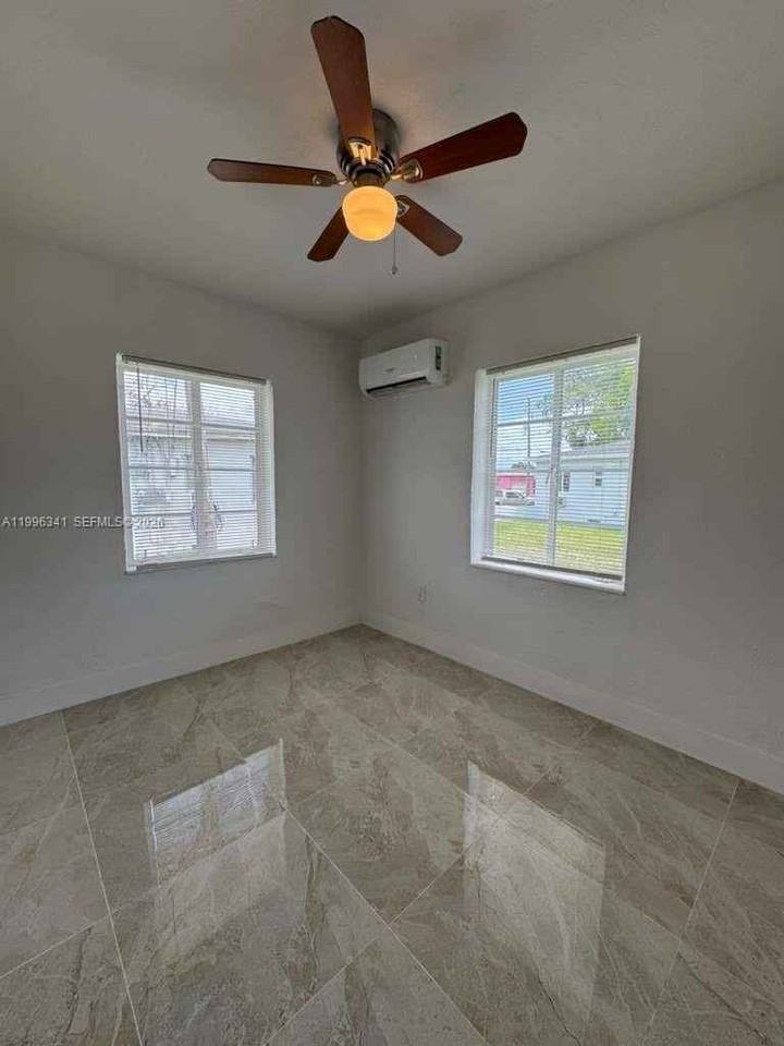 8315 Ne Miami Ct - Photo 2 of 18