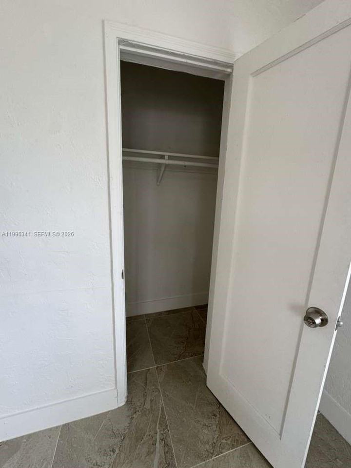 8315 Ne Miami Ct - Photo 3 of 18