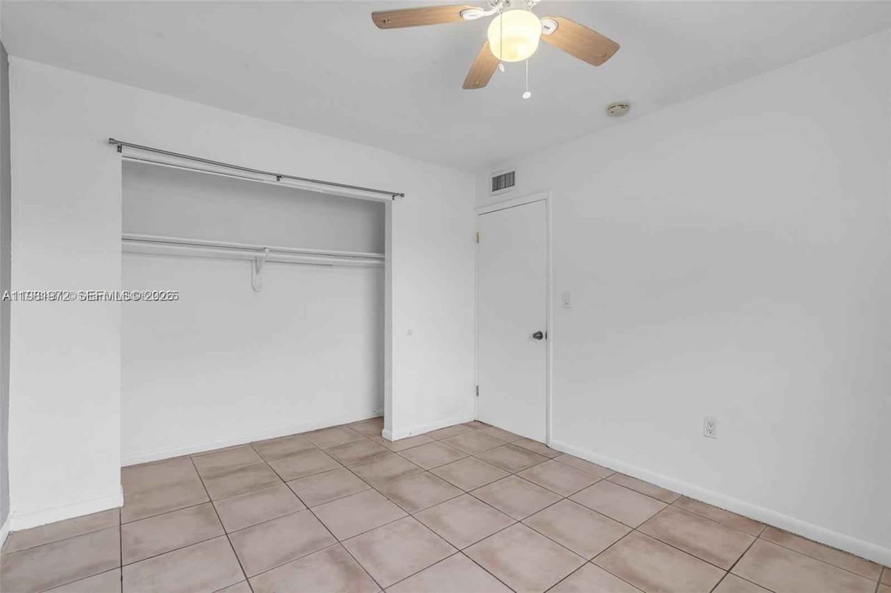 8315 Ne Miami Ct - Photo 6 of 18