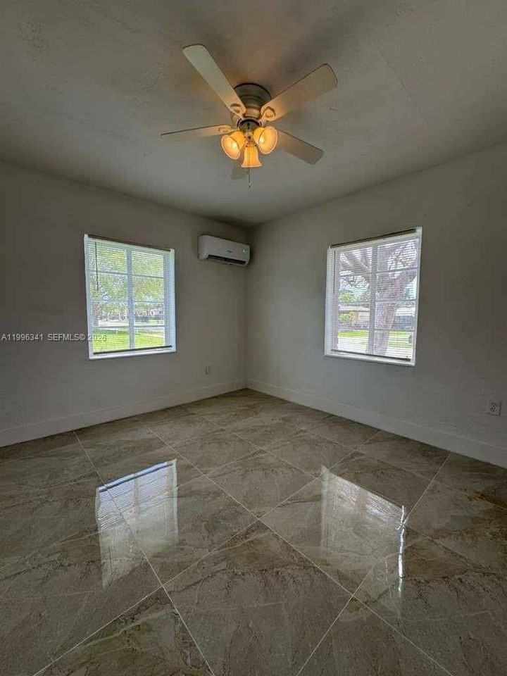 8315 Ne Miami Ct - Photo 7 of 18