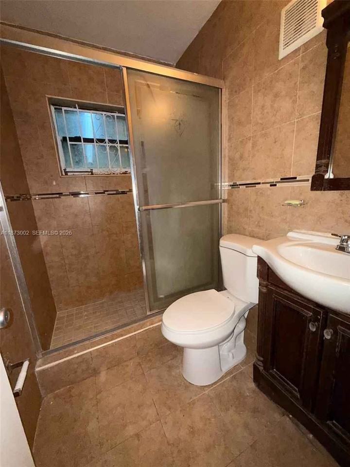 8915 Nw 10th Ave - Photo 3 of 12