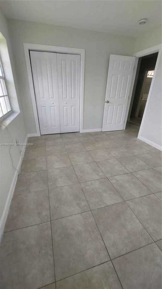 8915 Nw 10th Ave - Photo 7 of 12