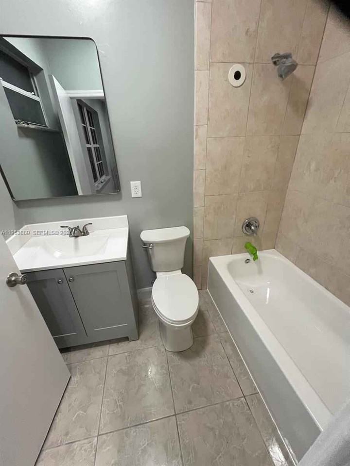 601 Nw 97th St - Photo 5 of 17