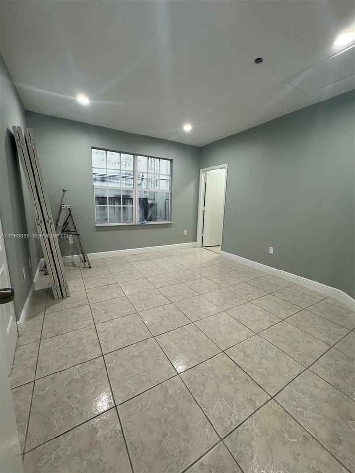 601 Nw 97th St - Photo 6 of 17