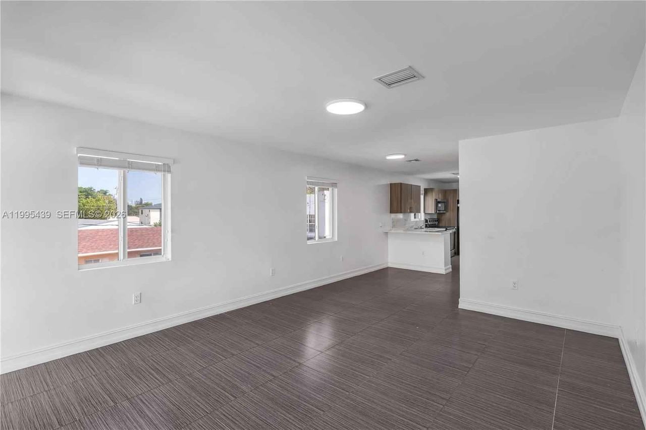 2132 Nw 47th St - Photo 2 of 28
