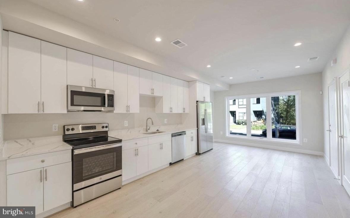 2536 Elvans Rd Se - Photo 4 of 6