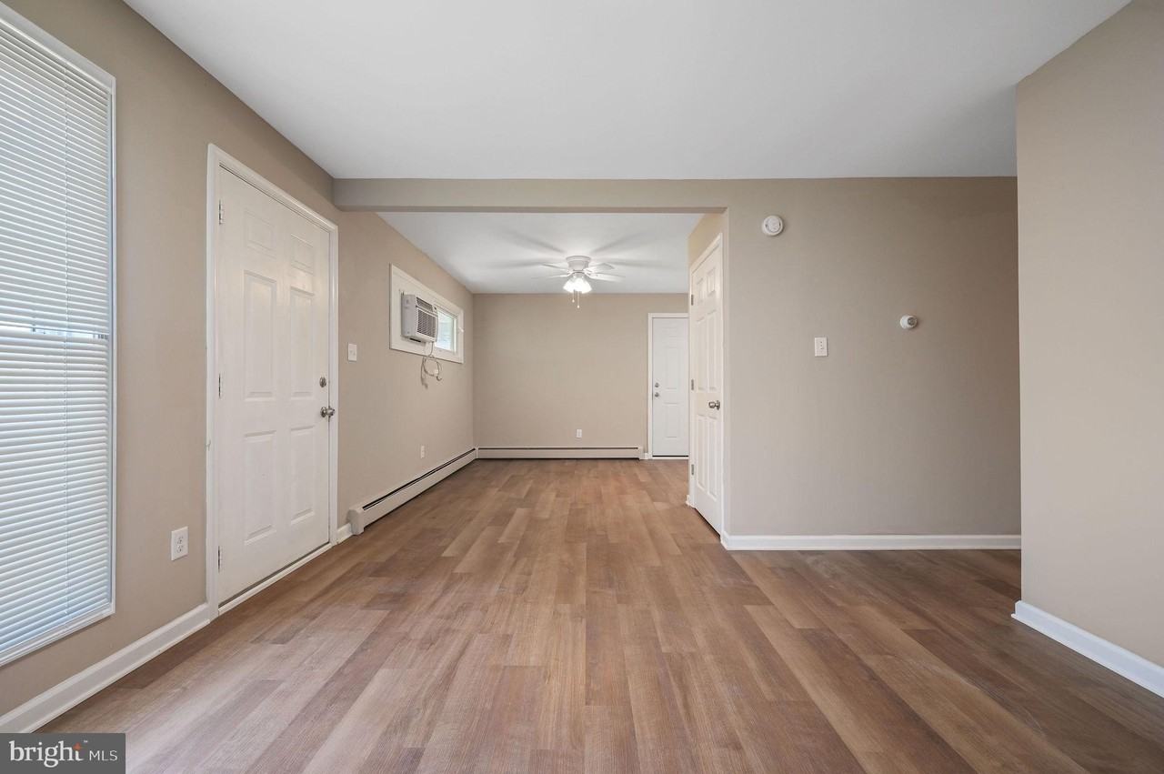 814 New Castle Ave - Photo 4 of 12