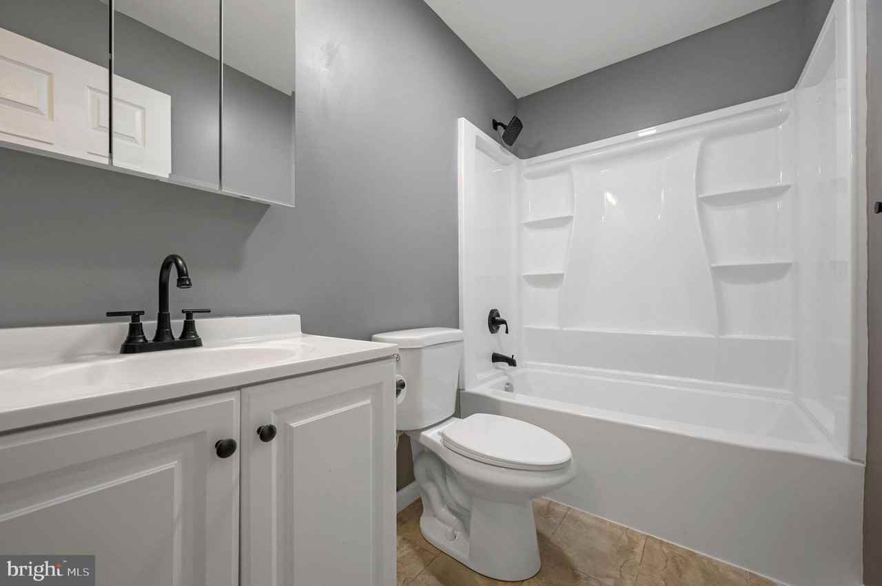 814 New Castle Ave - Photo 5 of 12