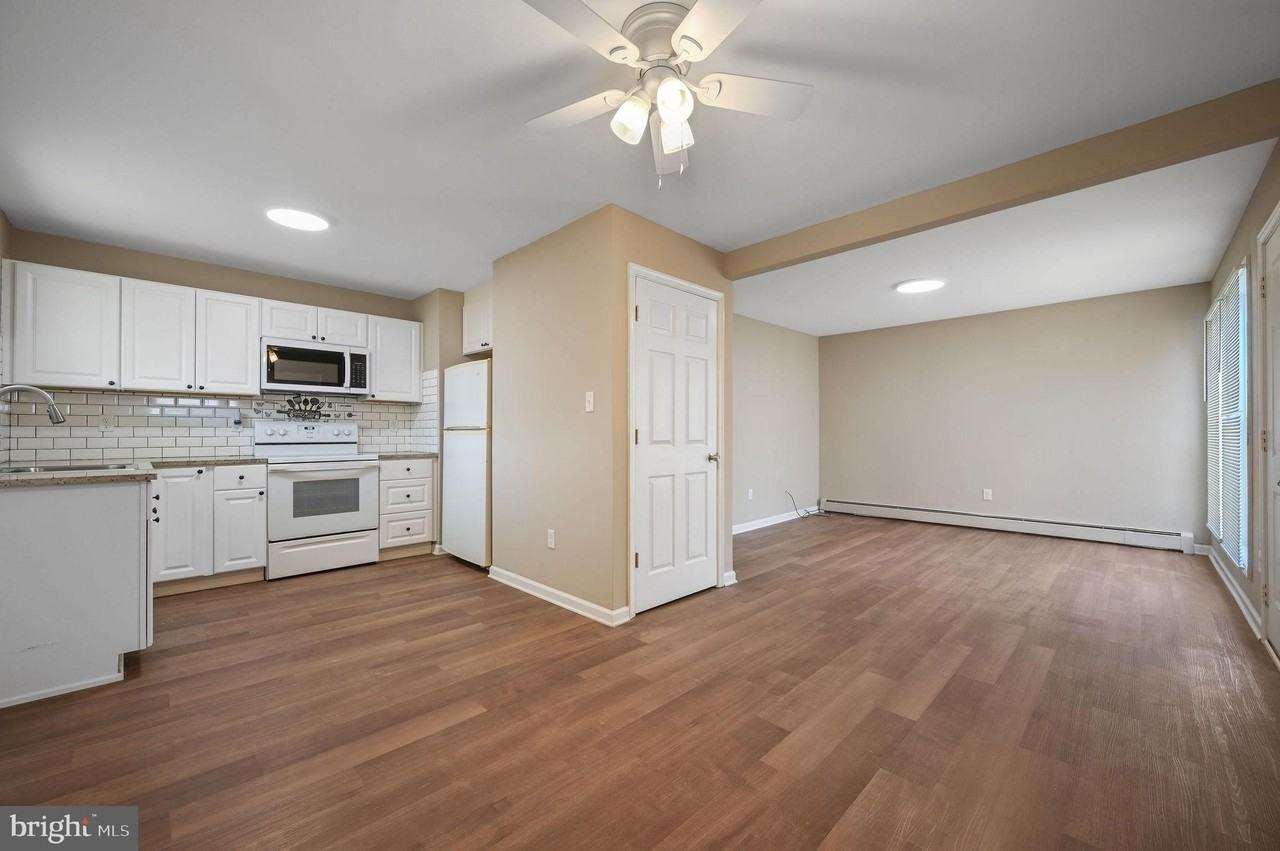 814 New Castle Ave - Photo 7 of 12