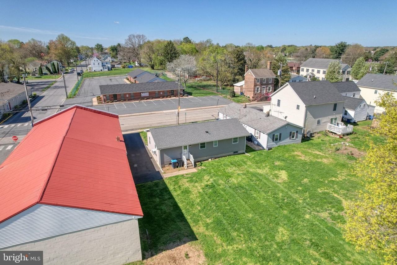 206 N Main St - Photo 3 of 30