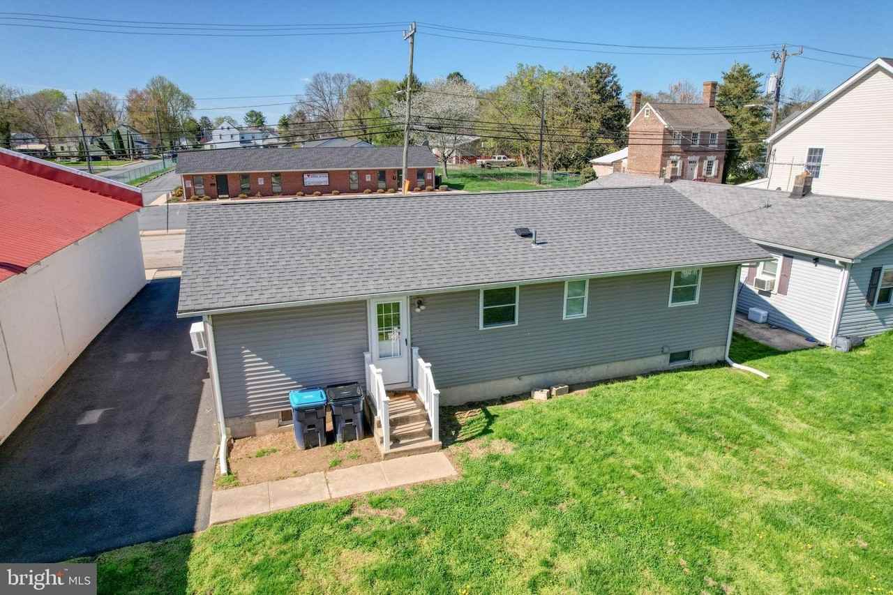 206 N Main St - Photo 4 of 30