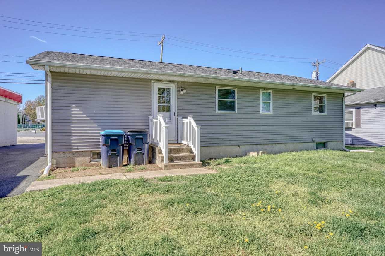 206 N Main St - Photo 7 of 30