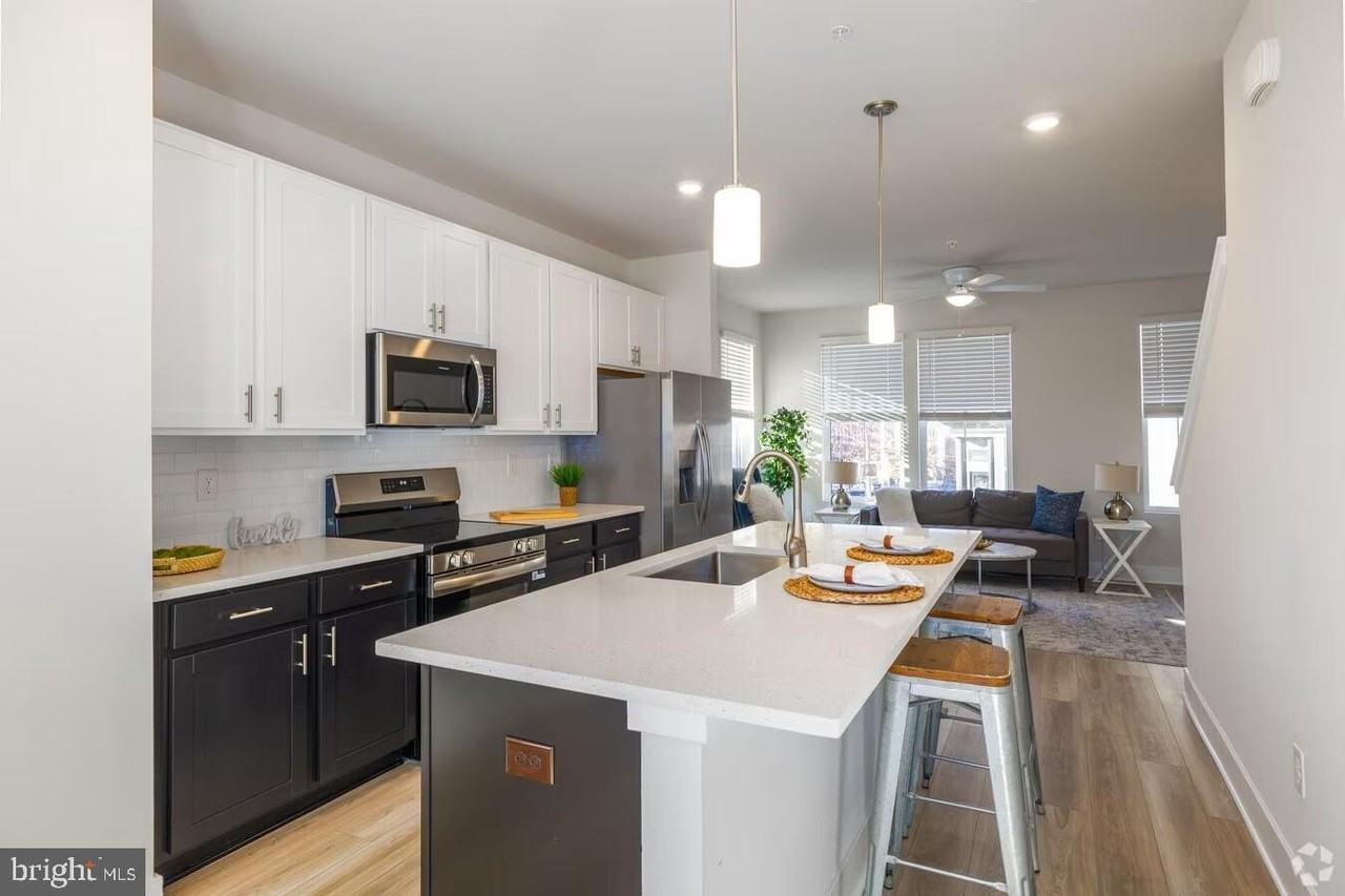 1801 Guilford Ave - Photo 4 of 14