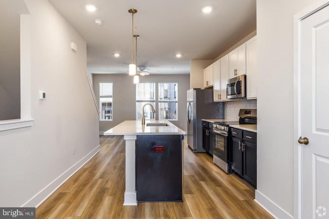 1801 Guilford Ave - Photo 5 of 14