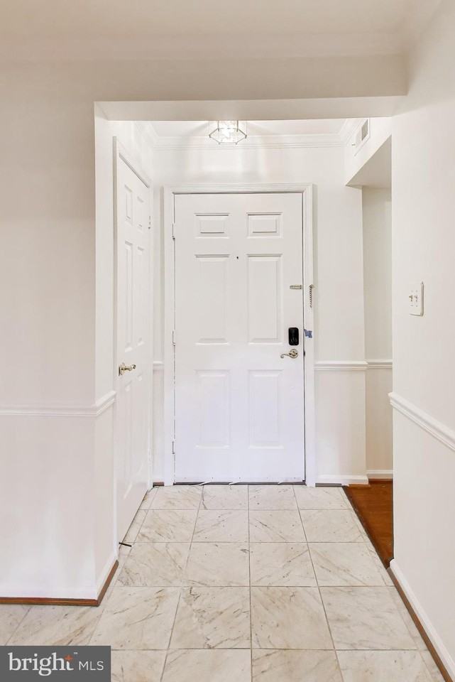 5707 Brewer House Cir #T2 - Photo 3 of 34