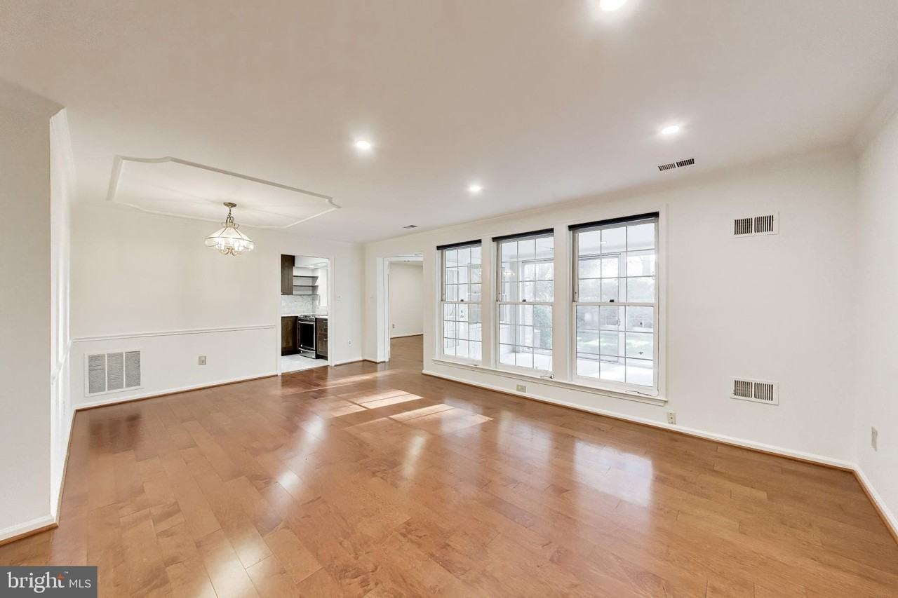 5707 Brewer House Cir #T2 - Photo 4 of 34