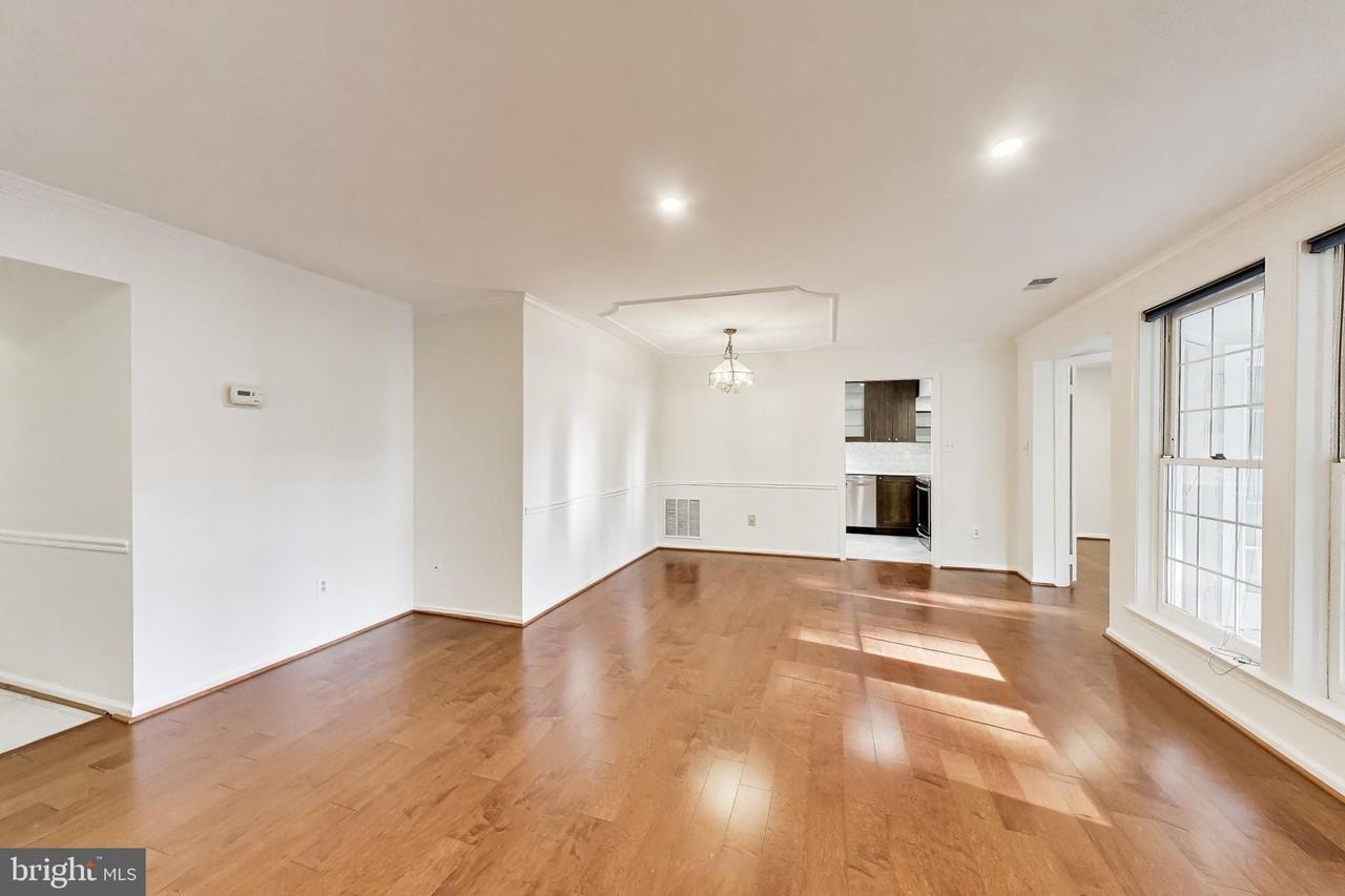 5707 Brewer House Cir #T2 - Photo 5 of 34