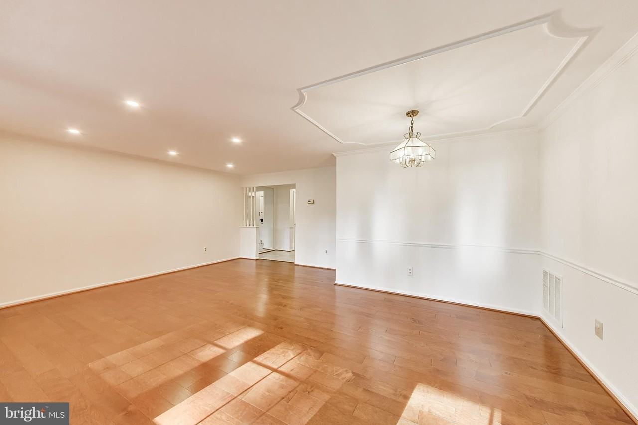 5707 Brewer House Cir #T2 - Photo 6 of 34