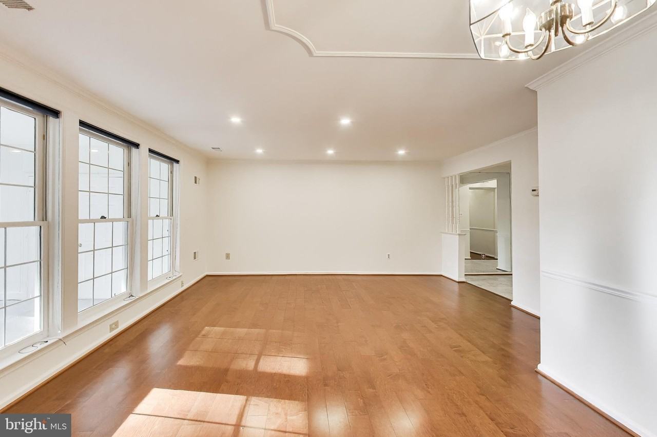 5707 Brewer House Cir #T2 - Photo 7 of 34