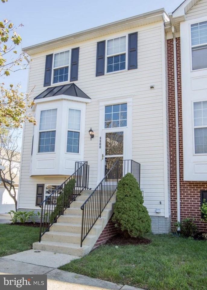 8800 Community Square Ln - Photo 2 of 27