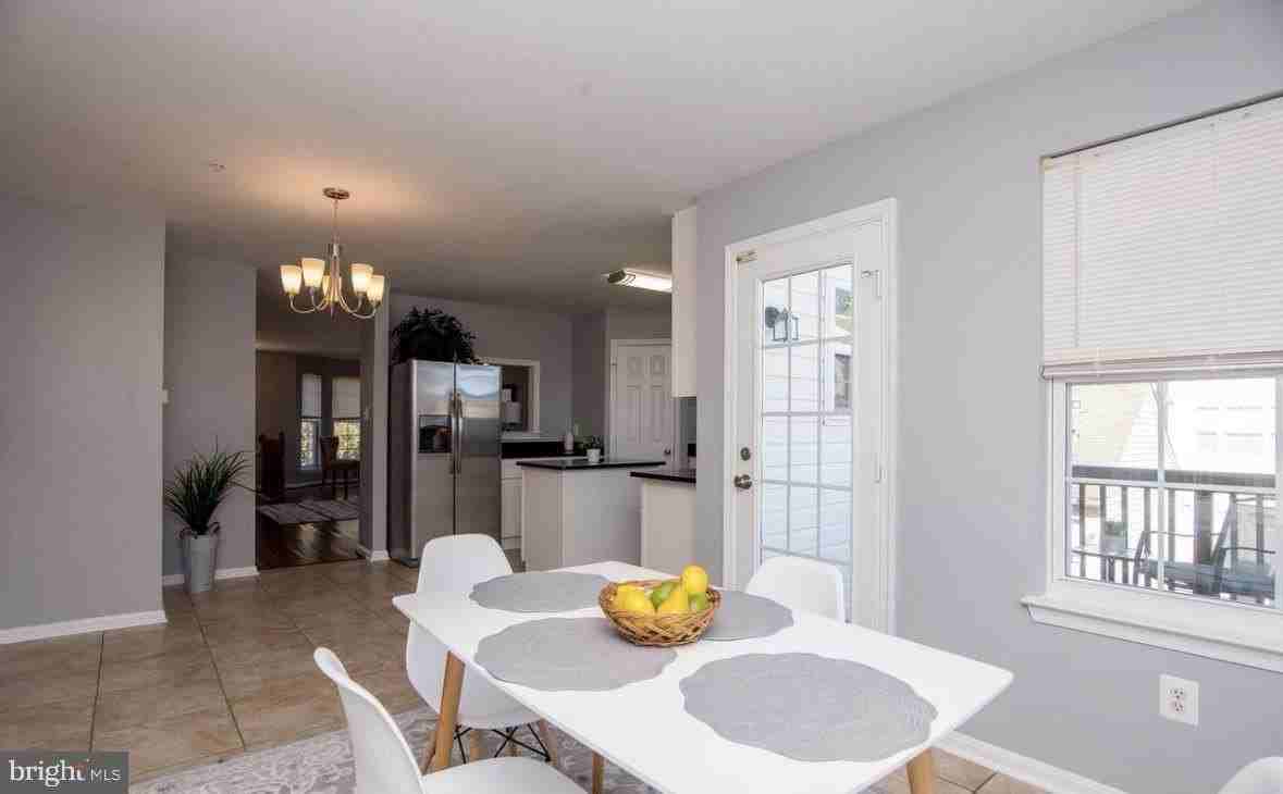 8800 Community Square Ln - Photo 5 of 27