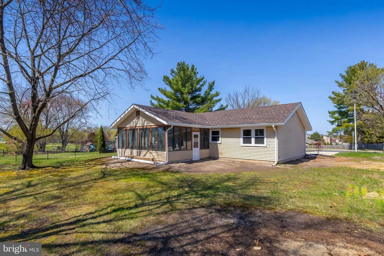 78 Abbington Ln - Photo 4 of 17