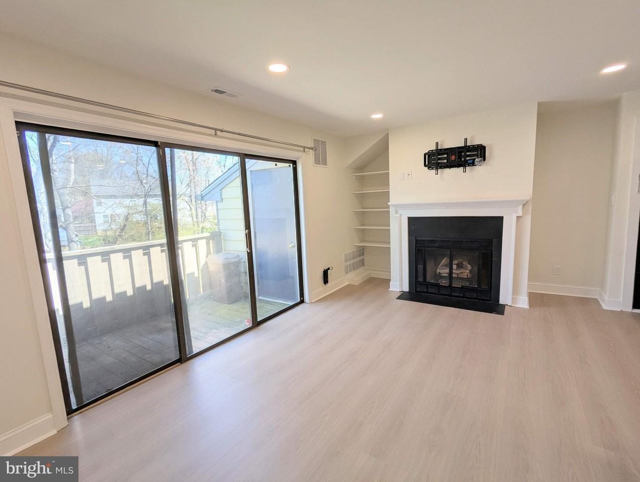 1616 Morris Ct - Photo 3 of 14