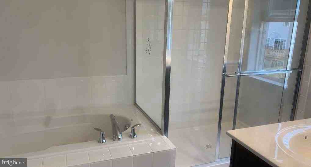 235 Crofton Ct - Photo 3 of 18