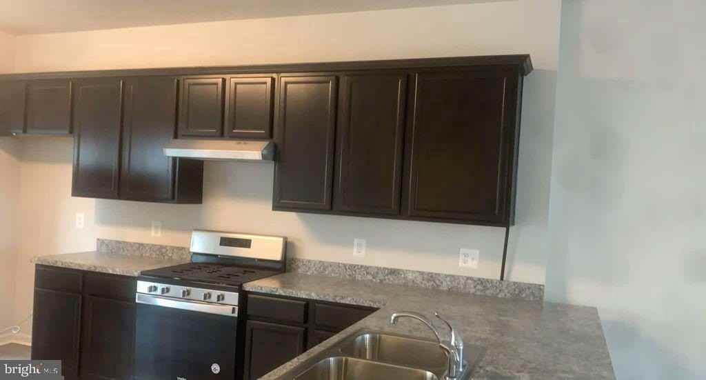 235 Crofton Ct - Photo 5 of 18