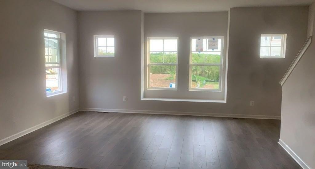 235 Crofton Ct - Photo 6 of 18