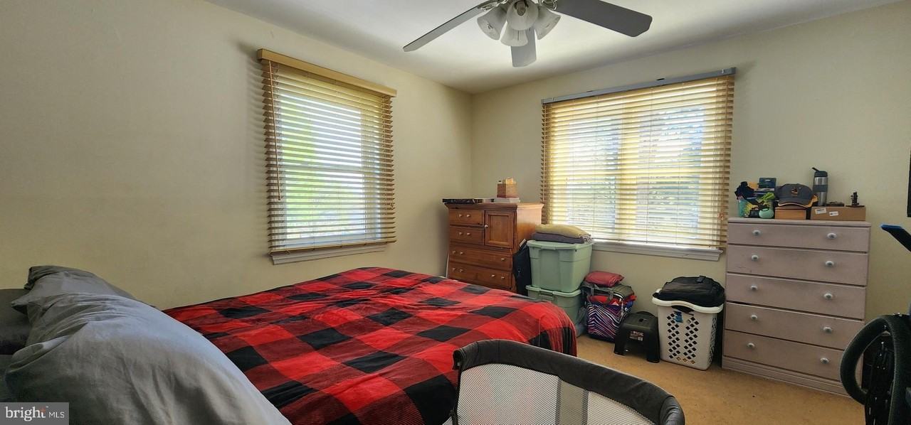 5828 Biscayne Dr - Photo 4 of 8