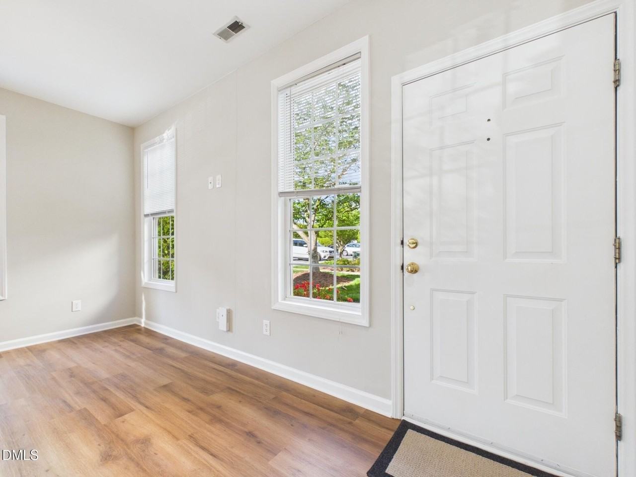 2111 Kudrow Ln - Photo 3 of 45