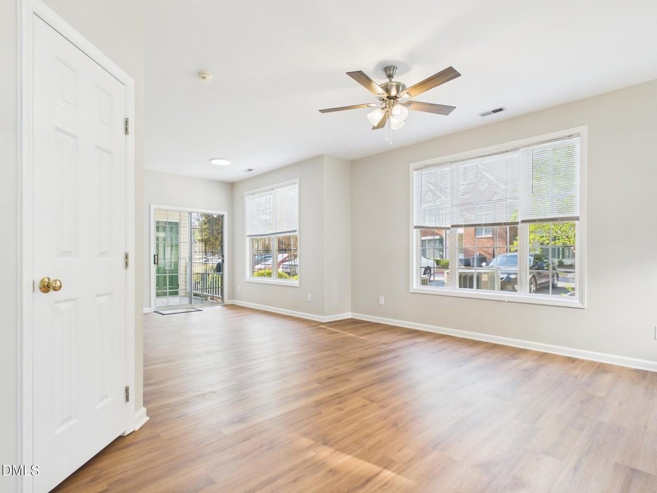 2111 Kudrow Ln - Photo 5 of 45