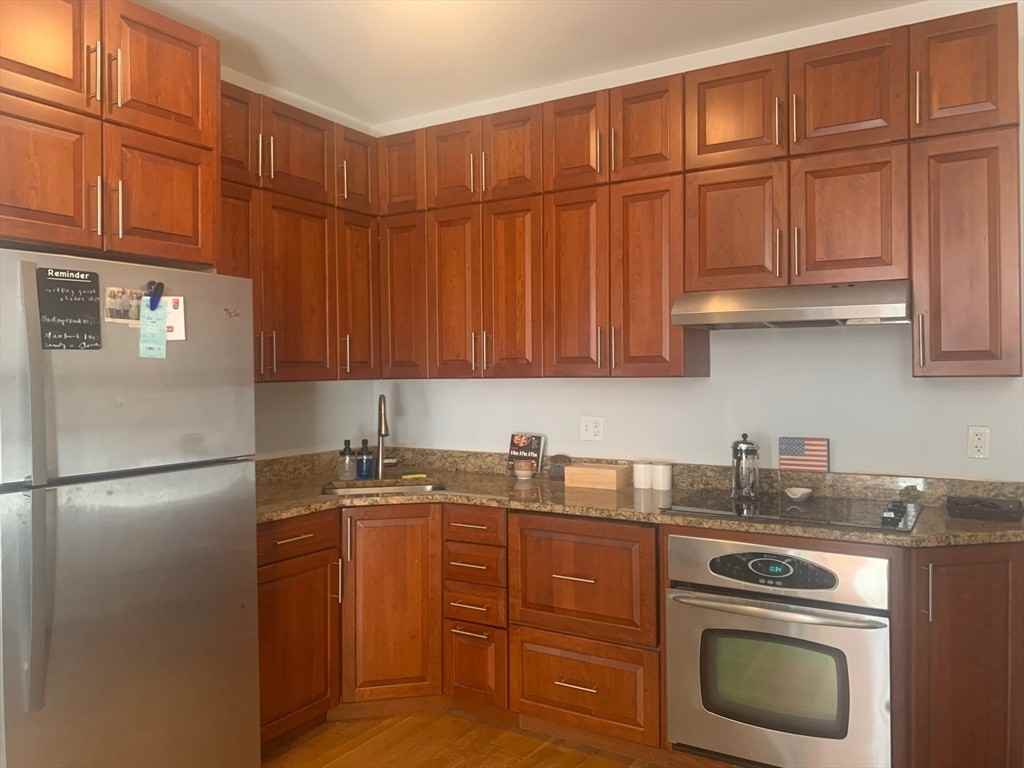 483 Beacon St - Photo 3 of 9