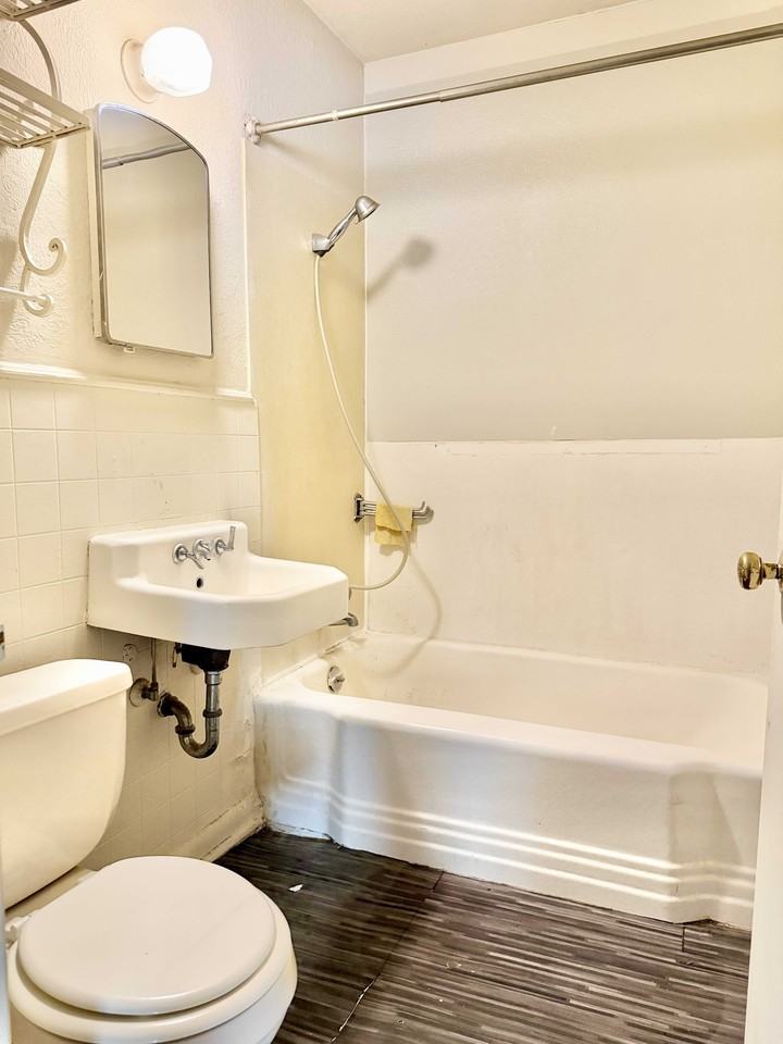 1125 Perkins Rd #1 - Photo 6 of 10