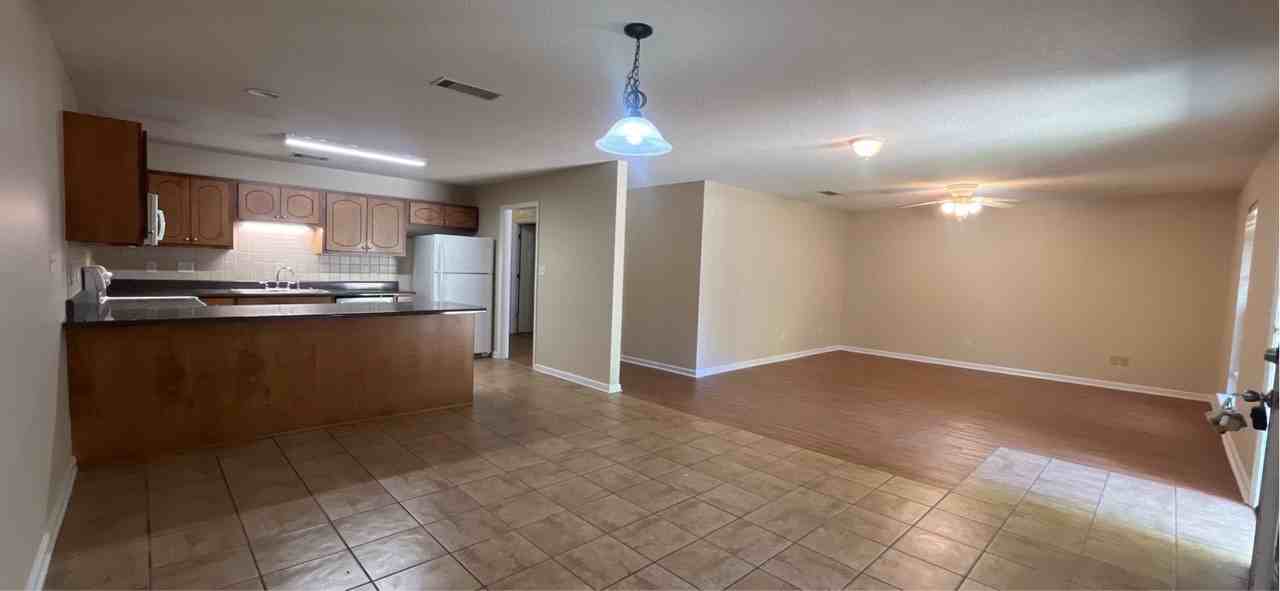 129 Edgelake Dr #B - Photo 2 of 12