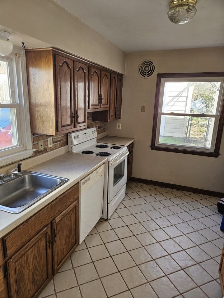 1529 Myrtle Ave #1 - Photo 2 of 11