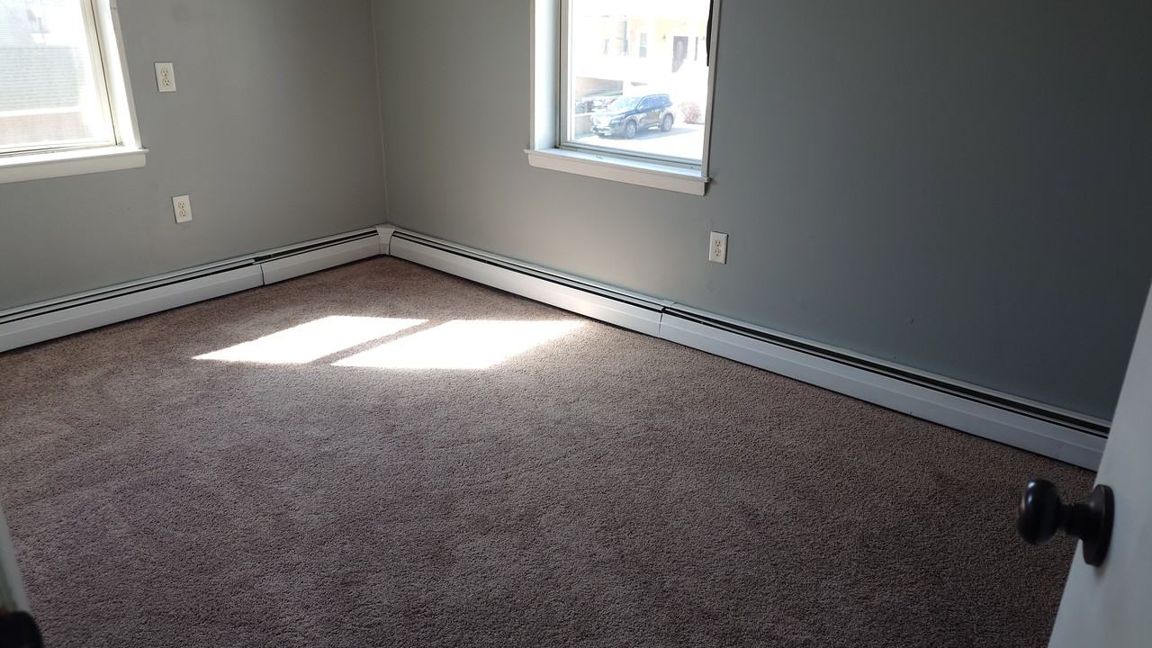 18 South Forklanding Road - Photo 5 of 10