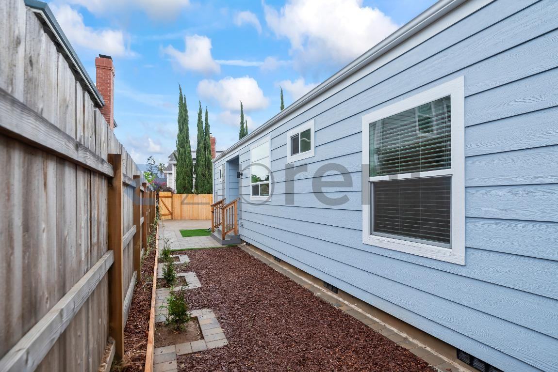 10112 Westminster Ct - Photo 4 of 27